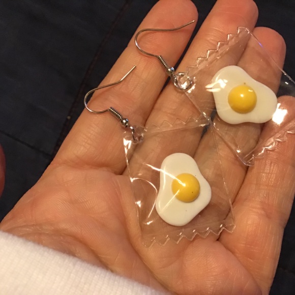 Eggs in a bag earrings NEW gift SUPER CUTE! VSCO - Picture 5 of 5
